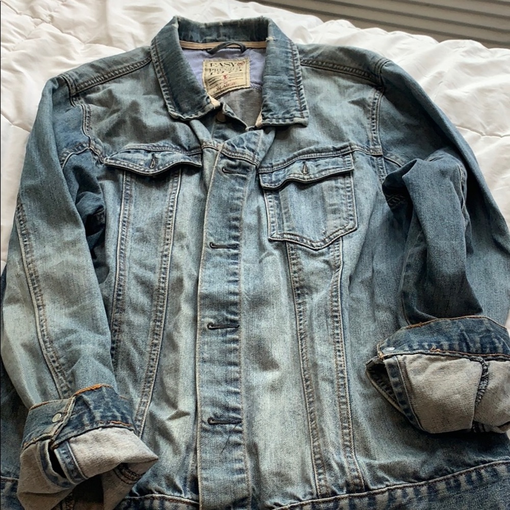 Denim faded, blue jacket